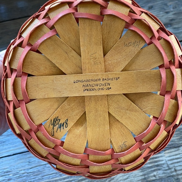 Longaberger basket with handles - Picture 3 of 3